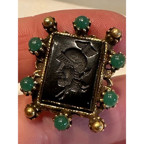 Intaglio Soldier Cameo Earrings Onyx Green Cabochon Stones Screwback Vtg 60s - Picture 6 of 6